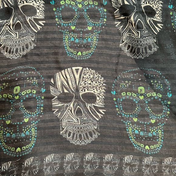 SCULL SCARF - BLACK - Picture 2 of 2
